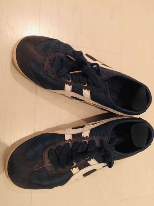 ***Christmas Sale : Reduced! Stunning Onitsuka Tiger Takkies ***