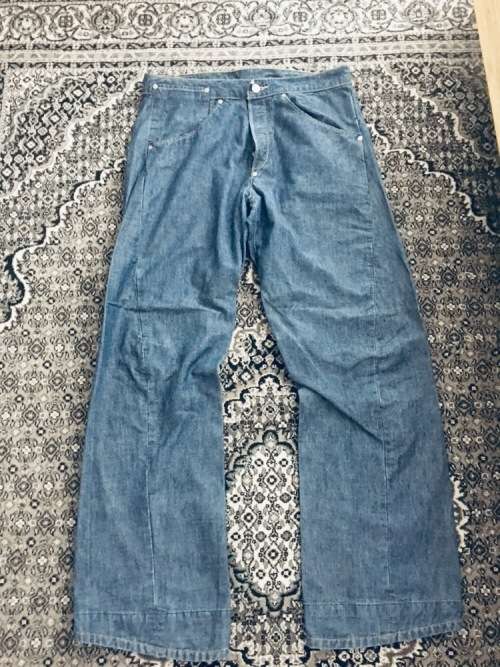 ***Warehouse Clearance - Levis Jeans at 80% Off ***