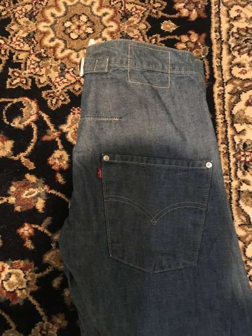 ***Warehouse Clearance - Levis Jeans at 80% Off ***