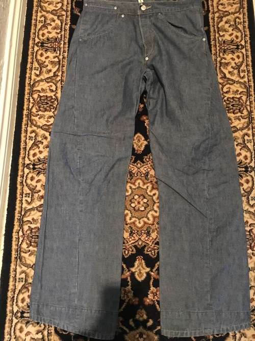 ***Warehouse Clearance - Levis Jeans at 80% Off ***