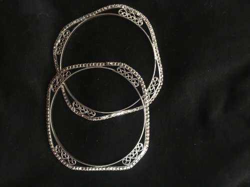 Valentine's Day Sale : Spoil her with these Stunning bangles with intricate pattern and diamantés