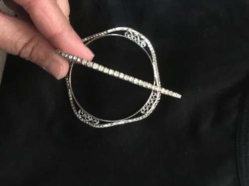 Valentine's Day Sale : Spoil her with these Stunning bangles with intricate pattern and diamantés