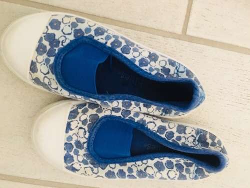 **Warehouse clearance  : Slip on takkies**