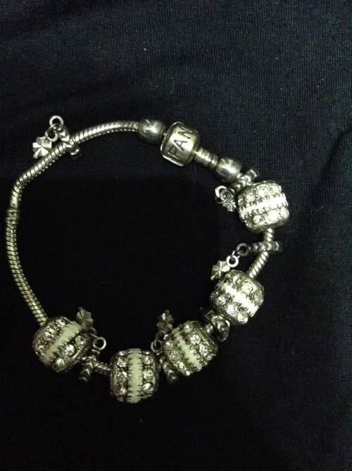 Crazy Sale : Stunning black pearl and diamanté necklace with matching bracelet