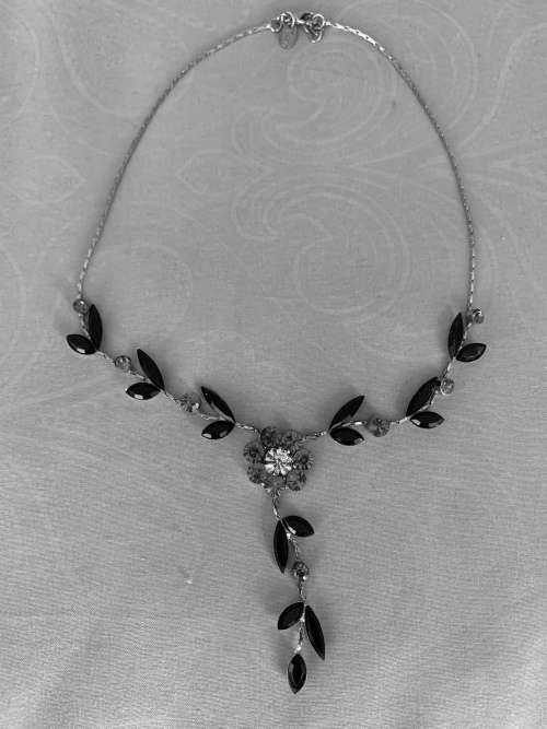 **TAKE 75% OFF : Black flower necklace with petite intricate flower design **
