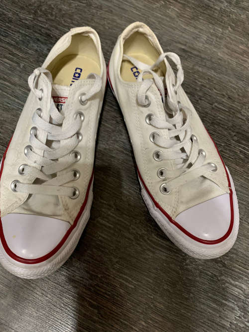 **Valentines Day Specials : gorgeous Converse Takkies** Free shipping on orders of R400 or more