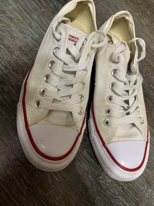 **Valentines Day Specials : gorgeous Converse Takkies** Free shipping on orders of R400 or more