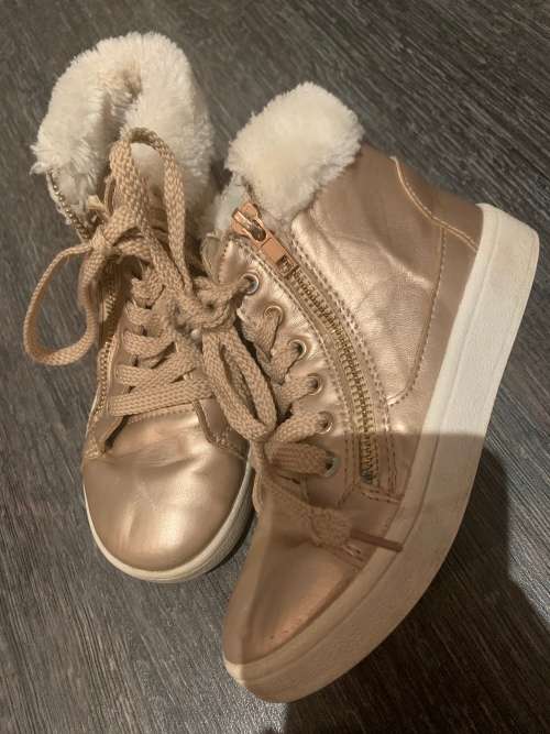 **Lovely girls boots just unpacked **