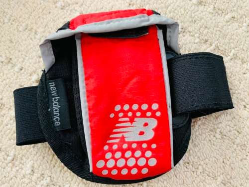 **just unpacked - New Balance Arm strap / holder**