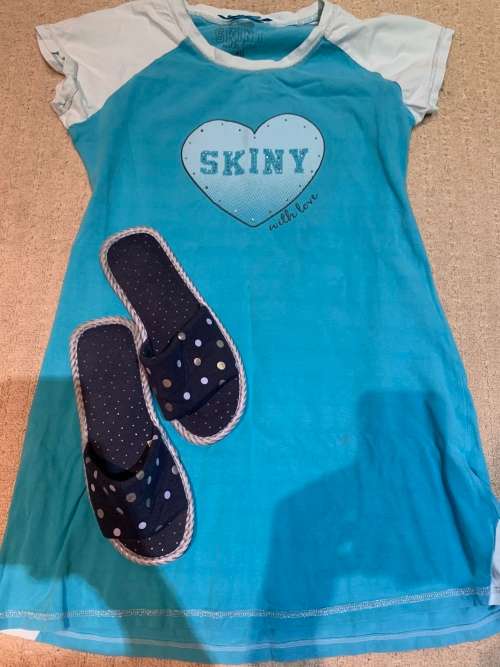**Stunning Ladies : Truworths Sleep shirt with FREE matching slippers**