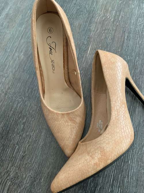 **Spring Stock Unpacked : Free to B U : High heels**