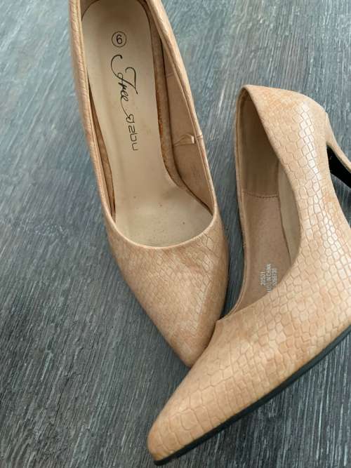 **Spring Stock Unpacked : Free to B U : High heels**