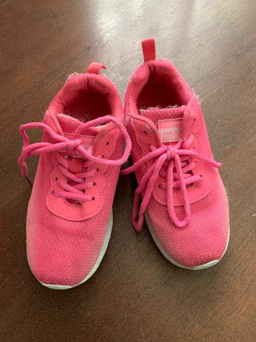 **Easter Specials : Lovely Girls colourblock Takkies**