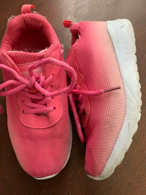 **Easter Specials : Lovely Girls colourblock Takkies**