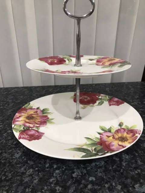 **Lovely - 2 tier biscuit stand**
