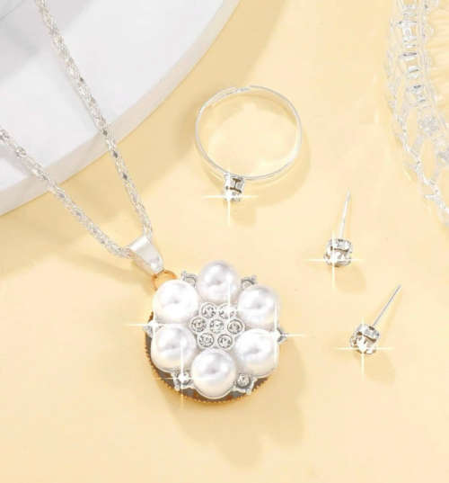 **Month End Specials: Take 80% off this gorgeous Boujee necklace**