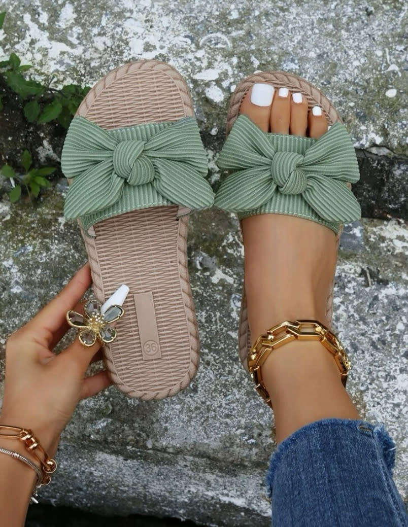 **Black November: 80% off Gorgeous Bow Decor sandal**