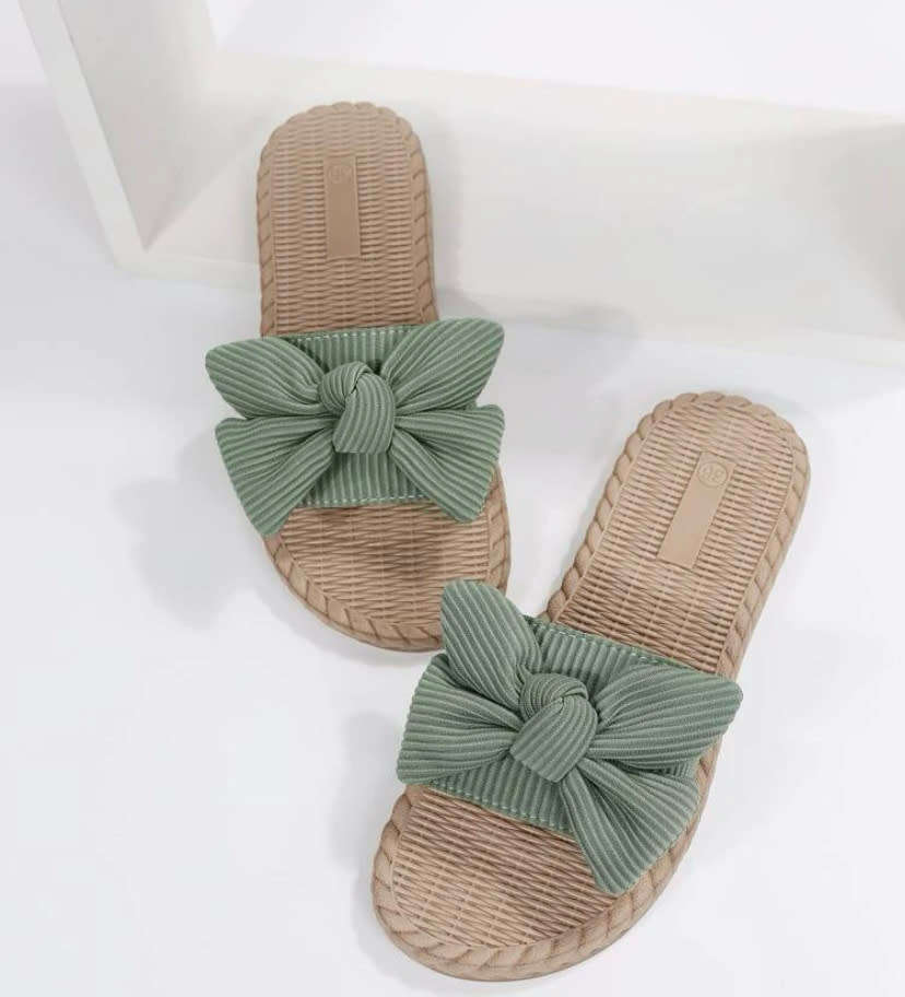 **Black November: 80% off Gorgeous Bow Decor sandal**