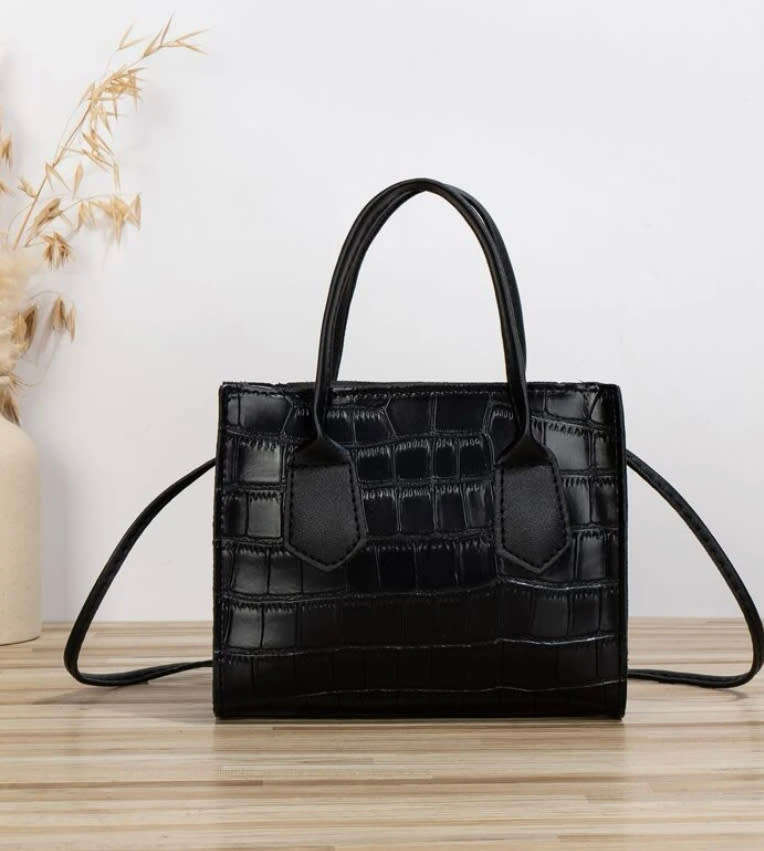 **Black November : 60% off Leather Stunning Multifunction Ladies handbag**