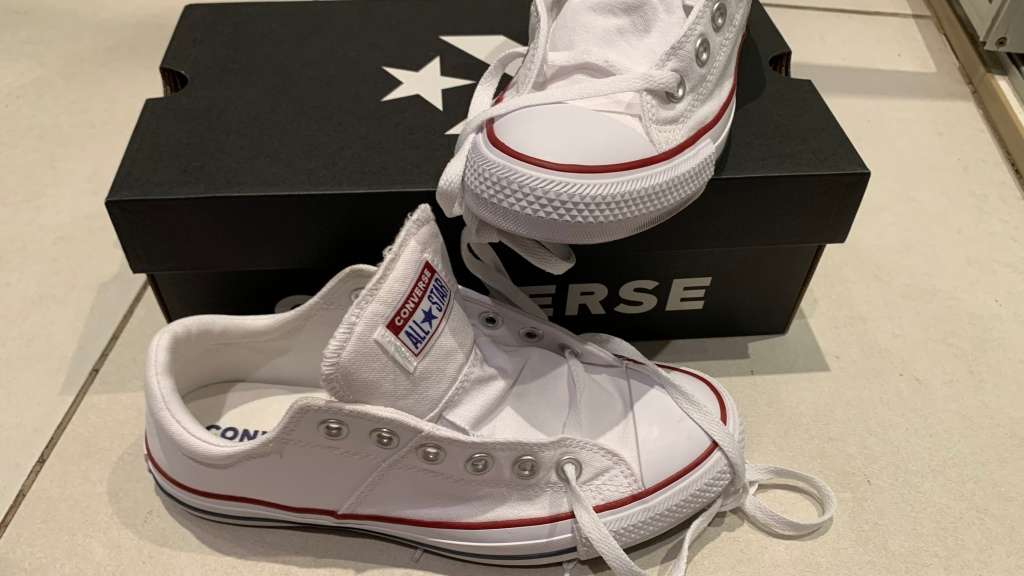 **January Sale : Absolute Bargain Gorgeous Converse Takkie just unpacked**