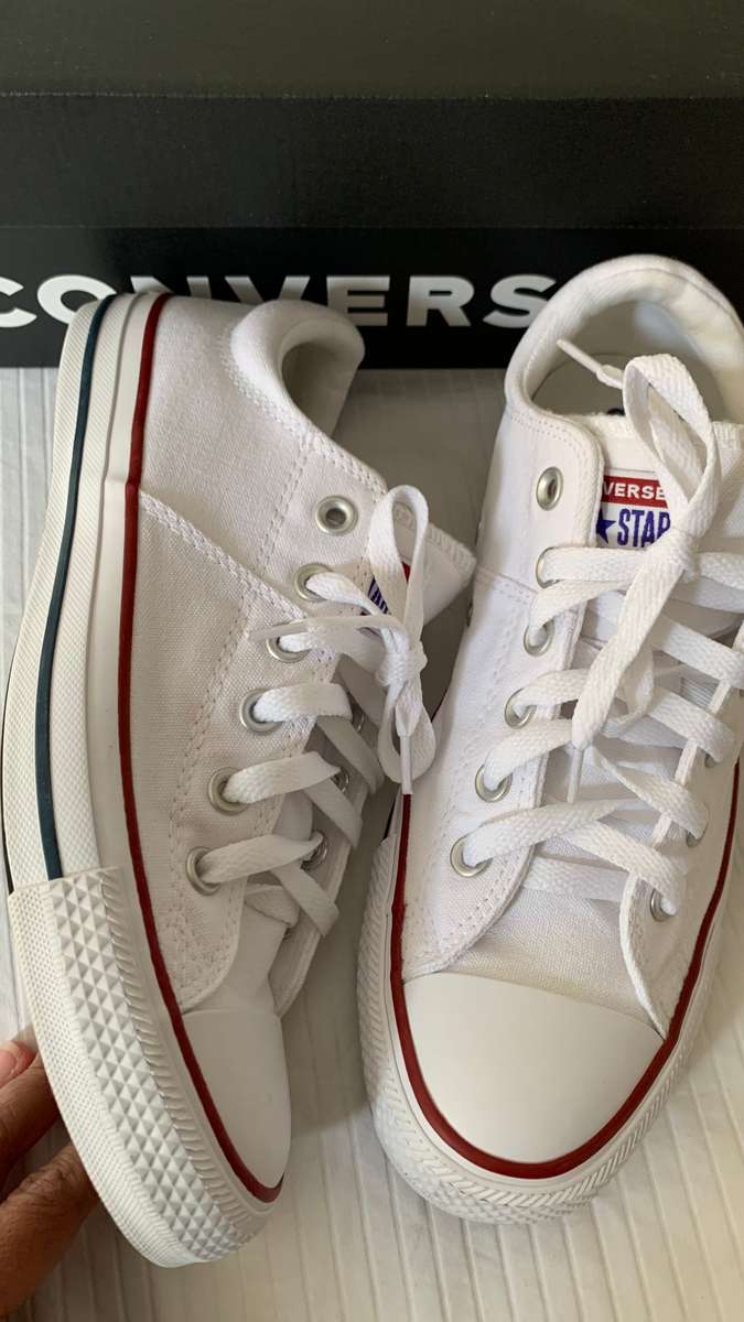 **January Sale : Absolute Bargain Gorgeous Converse Takkie just unpacked**