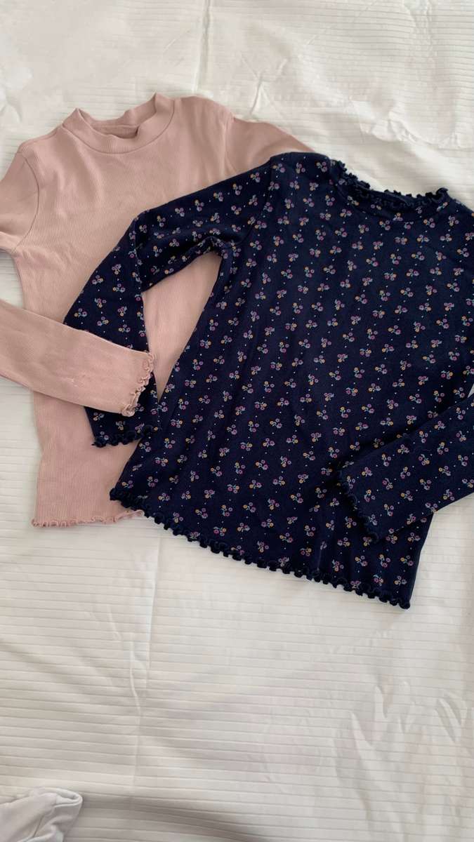 **Warehouse Clearance: 80% off 2 in a pack Woolworths tops**