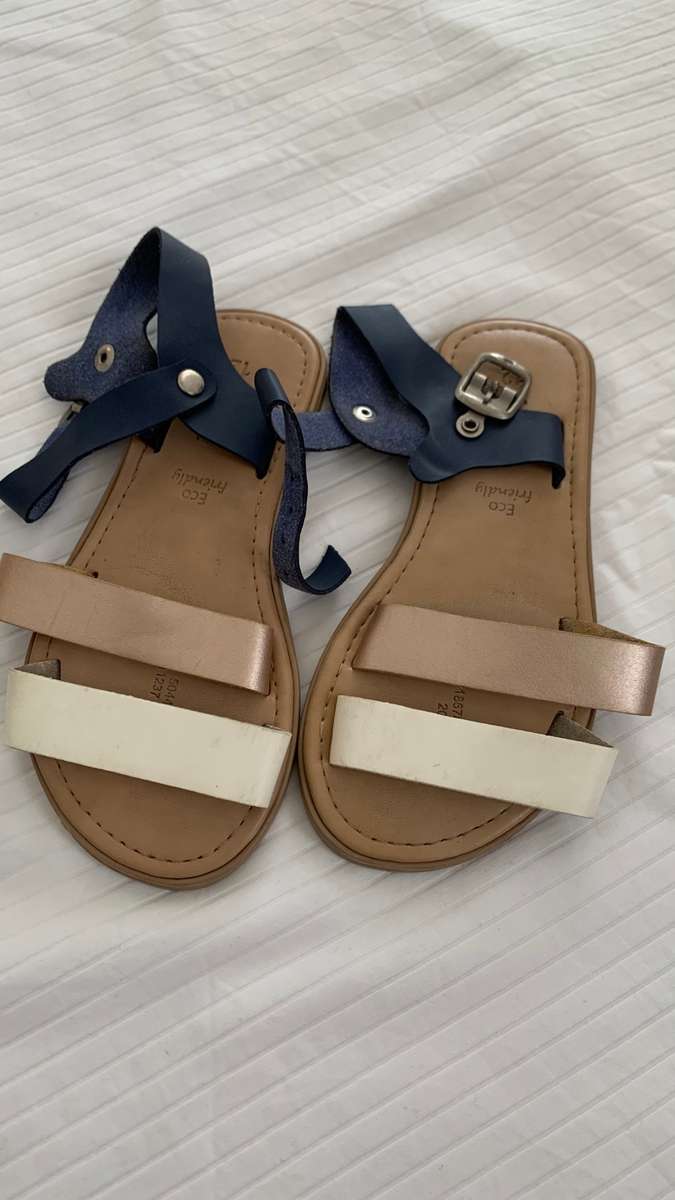 **Woolworths Warehouse Clearance: 80% off leather, Super Soft and comfy  sandals**