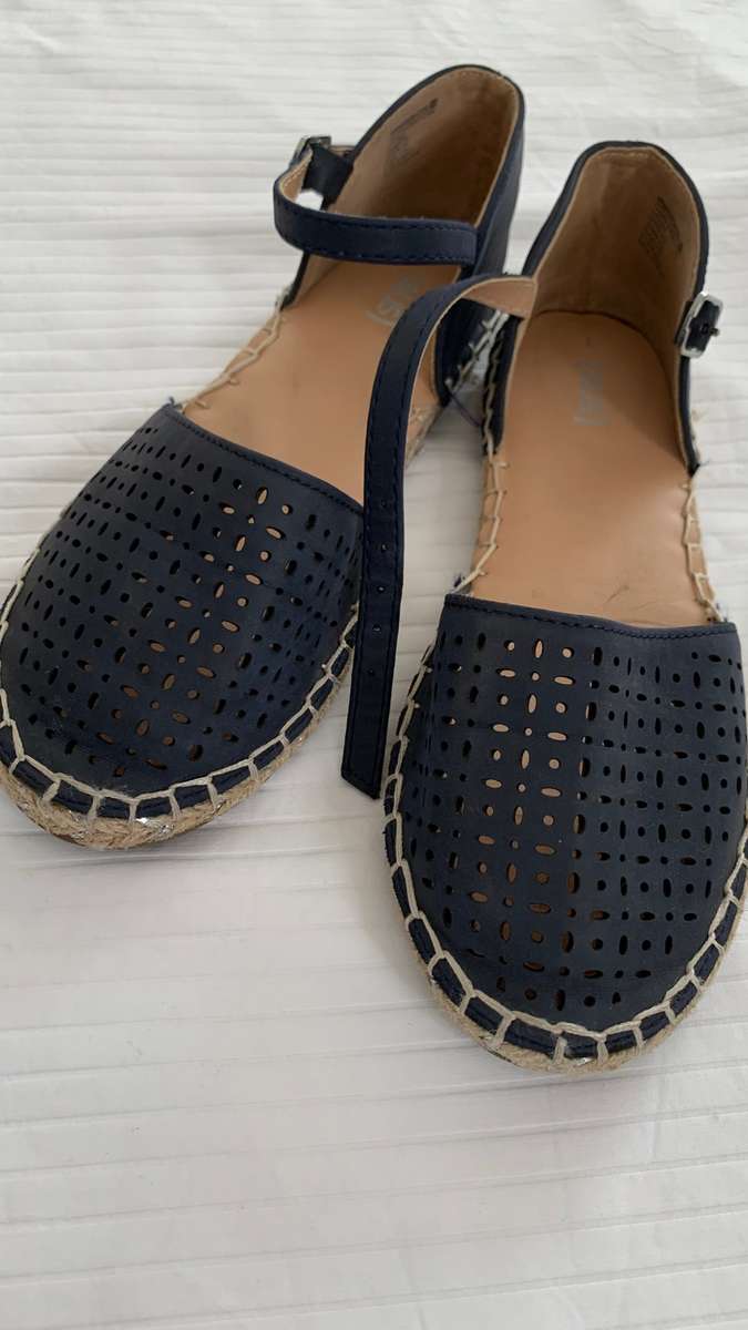 **Woolworths Warehouse Clearance: 80% off leather, Super Soft and comfy  sandals**