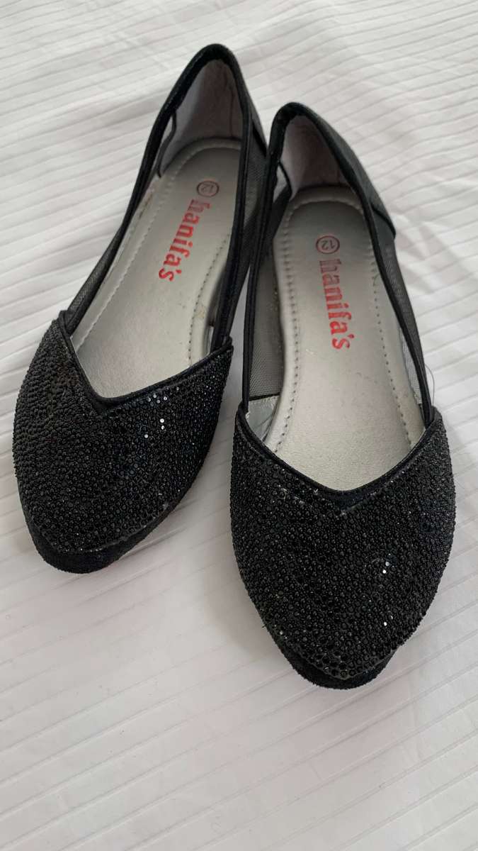 **Warehouse Clearance: 80% off Soft and pumps**