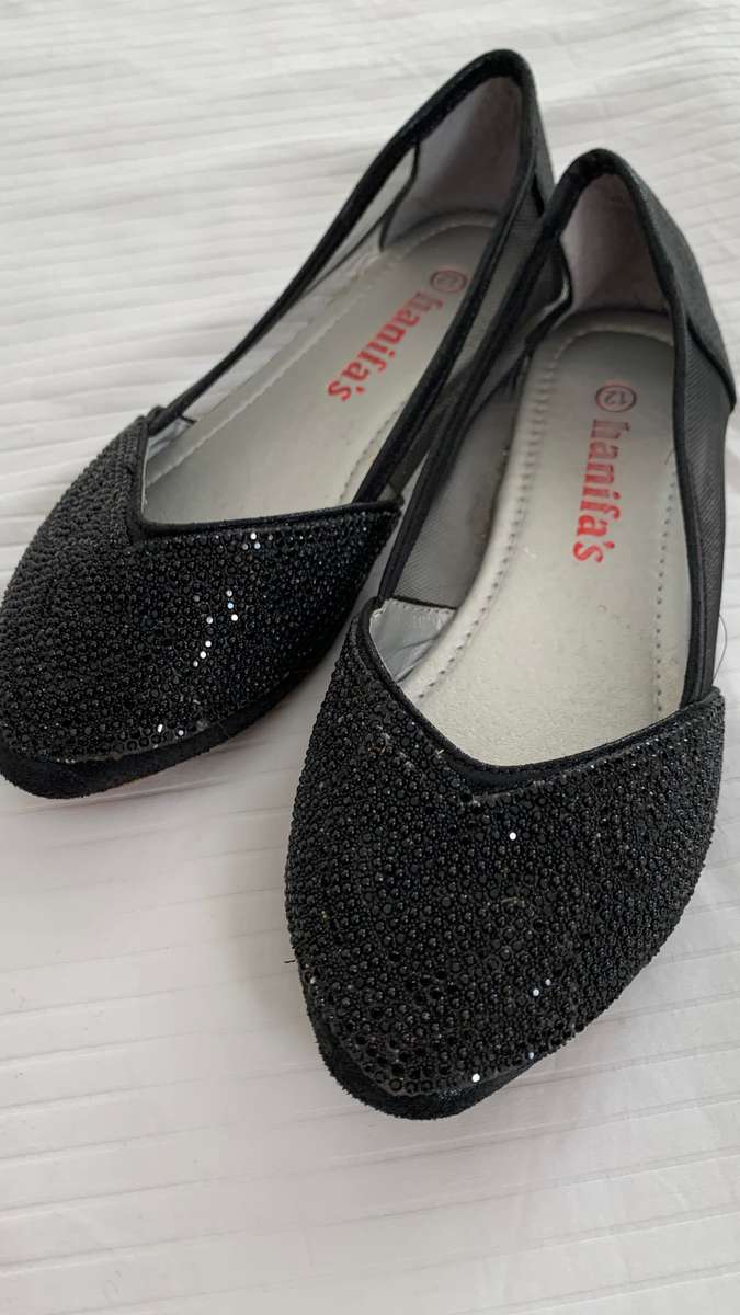 **Warehouse Clearance: 80% off Soft and pumps**