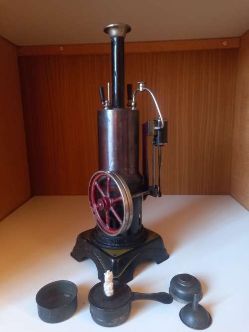 Live steam vertical toy steam engine