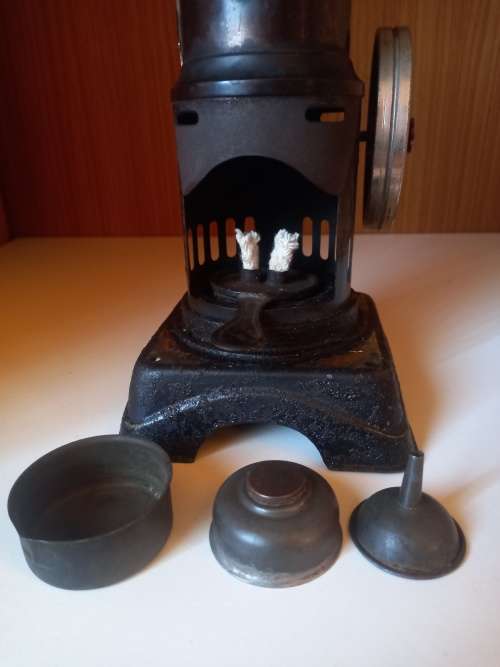 Live steam vertical toy steam engine