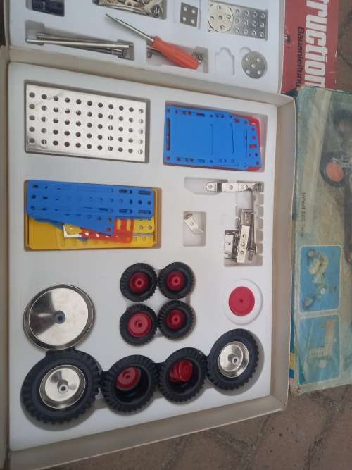 Meccano like metal construction set