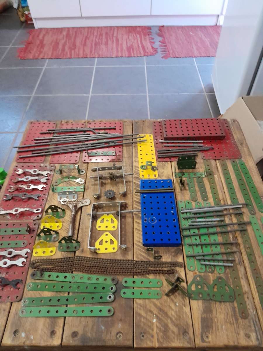 Meccano bits and pieces