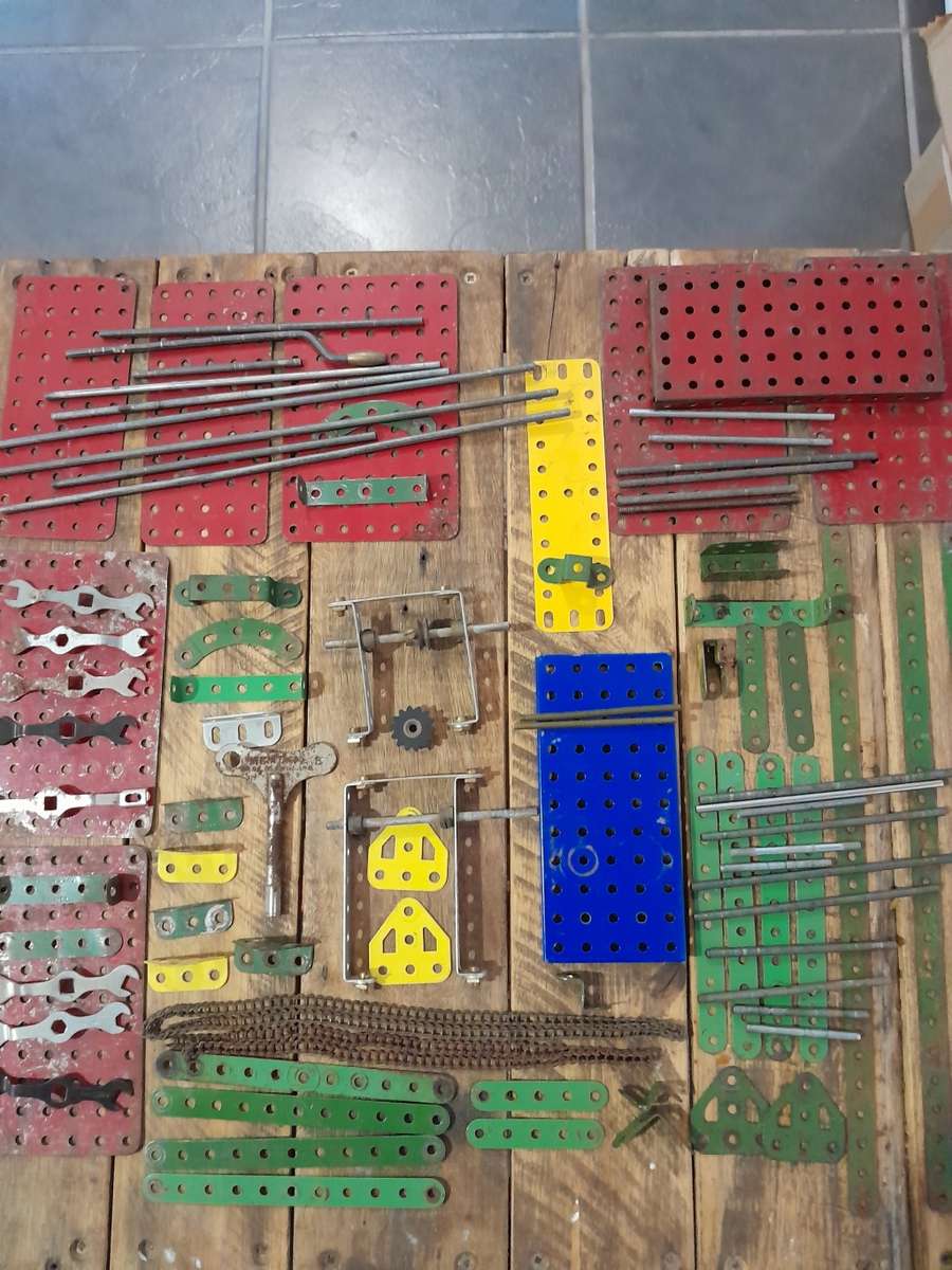 Meccano bits and pieces