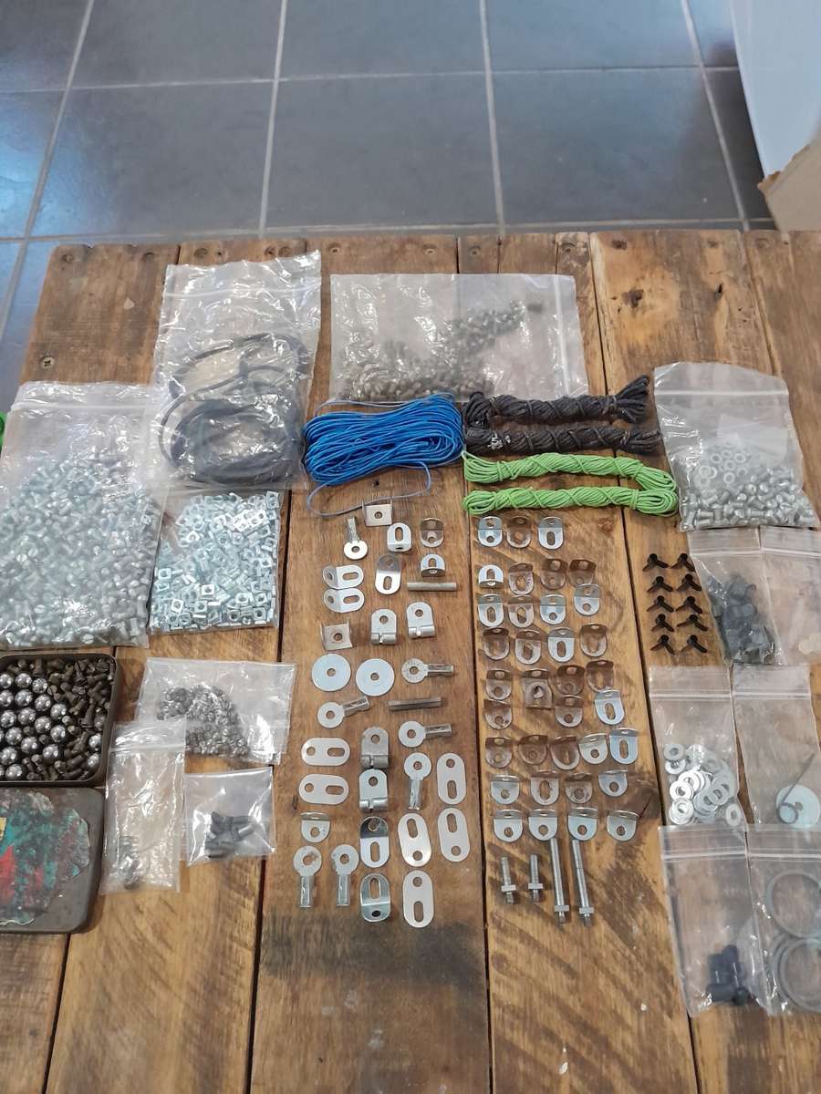 Meccano bits and pieces