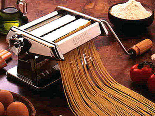 TRY SOMETHING NEW !!  MAKE YOUR OWN PASTA !!  Pasta Machine