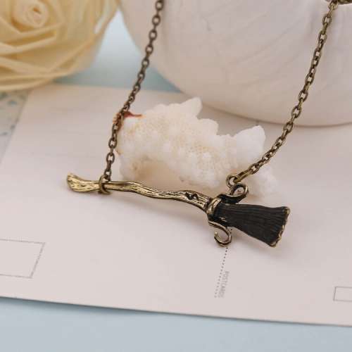 *LOCAL STOCK* Vintage Harry Potter Nimbus 2000 broom stick Necklace