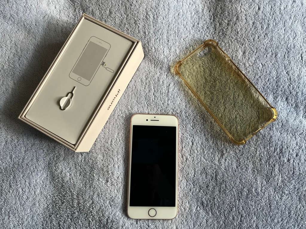 iPhone 8, Gold, 64GB