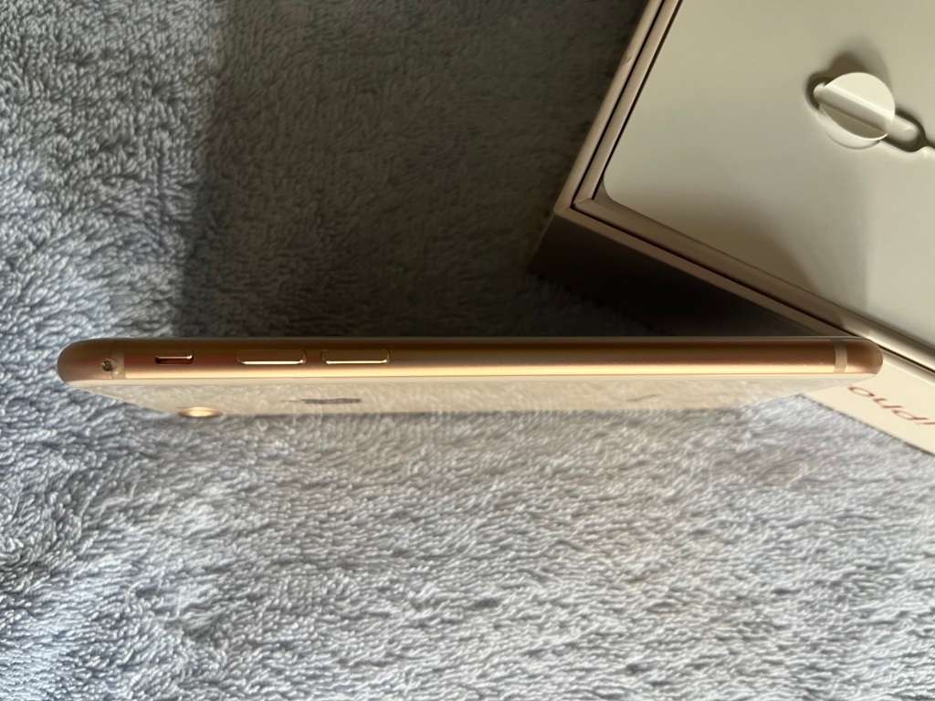 iPhone 8, Gold, 64GB