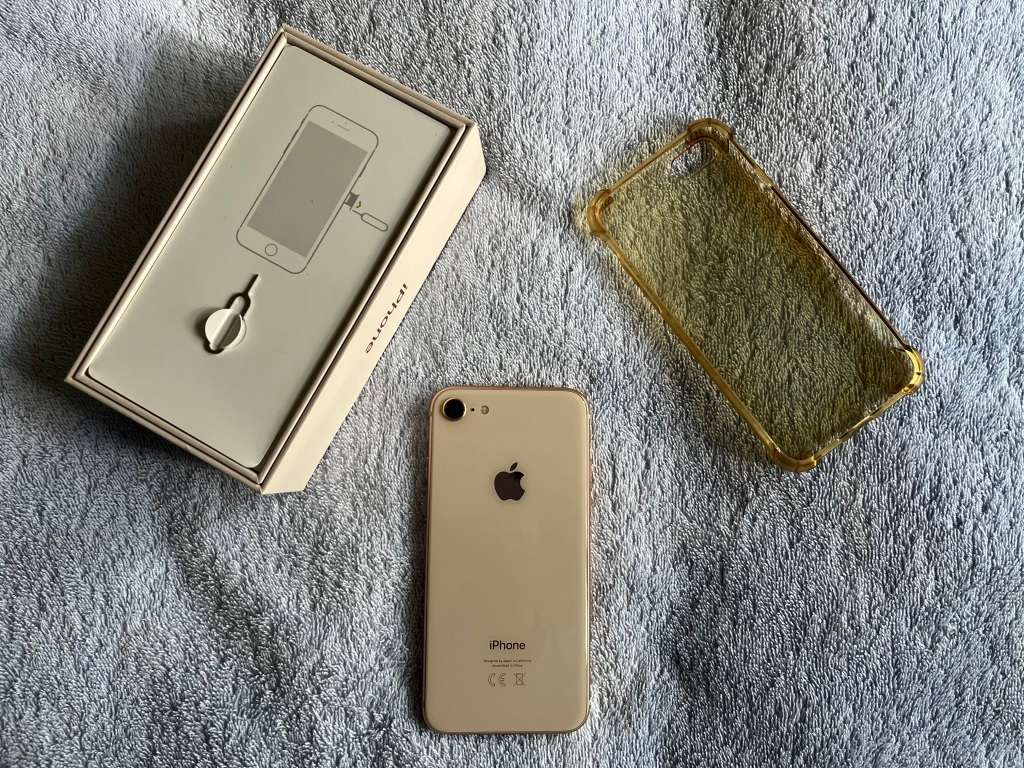 iPhone 8, Gold, 64GB