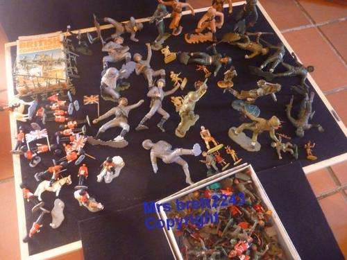LOT Assorted Soldier Toys (Plastic)~ LOONEY R1 START