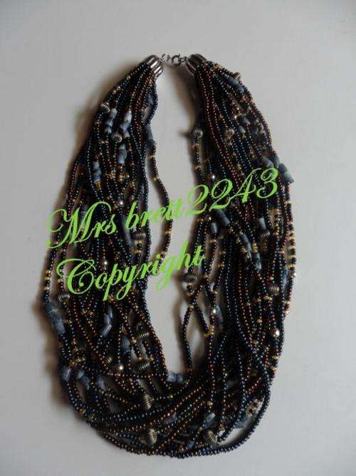 Beautiful Chunky Dark Beaded Necklace~LOOONEY R1 START