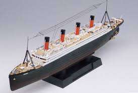1/700 "R.M.S Titanic with L.E.D Light Set