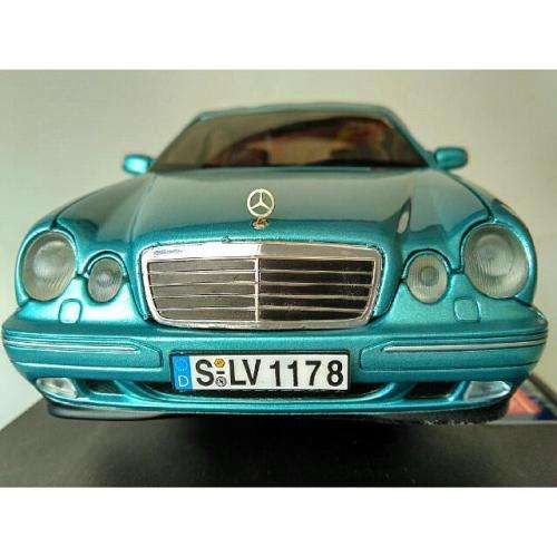 2001 Mercedes-Benz E320