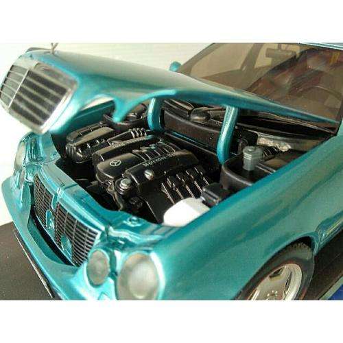 2001 Mercedes-Benz E320