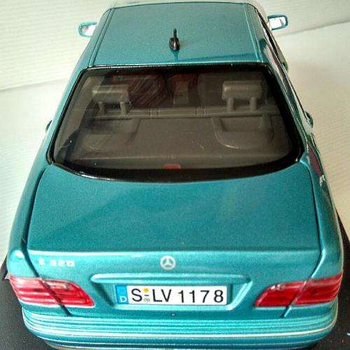 2001 Mercedes-Benz E320