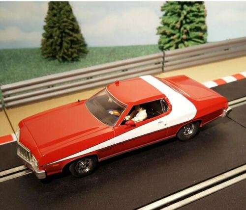 Ford Gran Torino 1976 (Starsky & Hutch figures included)