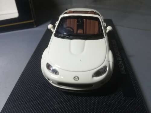 Mazda Roadster Marble White