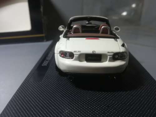 Mazda Roadster Marble White